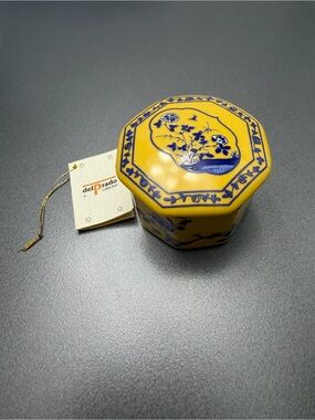 ❤️❤️⬇️Del Prado Yellow Trinket Glass box